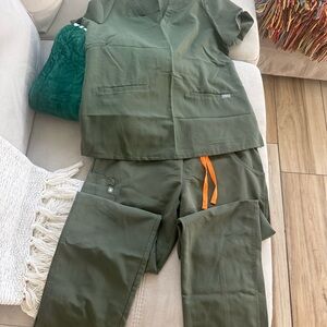 Figs Dark Green Women's Pants & Top Set